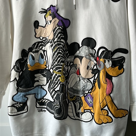 Moschino H&M Disney Collaboration Hoodie 2018 Release - Picture 7 of 17